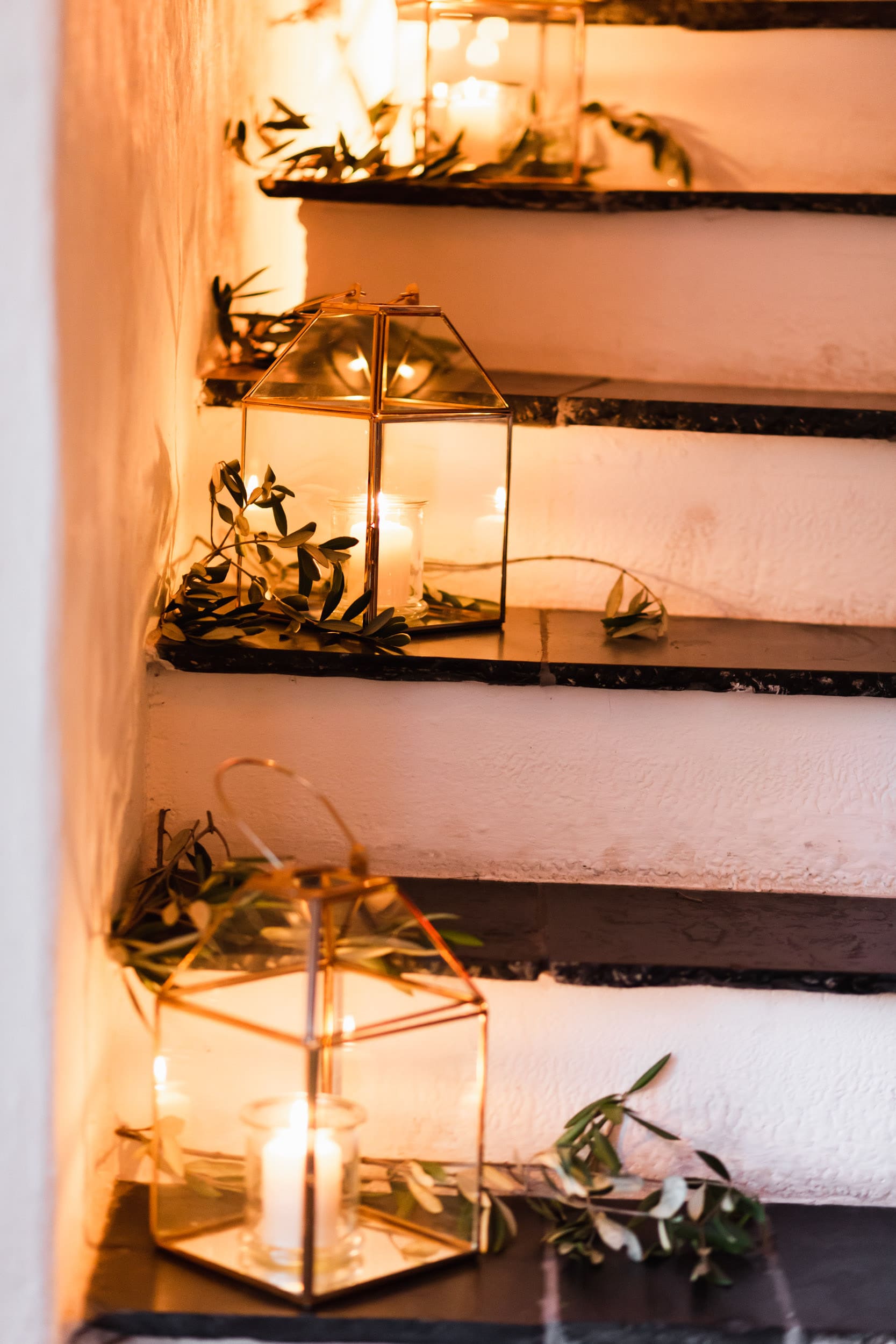 Glaslaternen mit goldenen Rändern